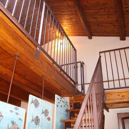 La Finestra Sotto La Rocca Apartment Чефалу Стая снимка